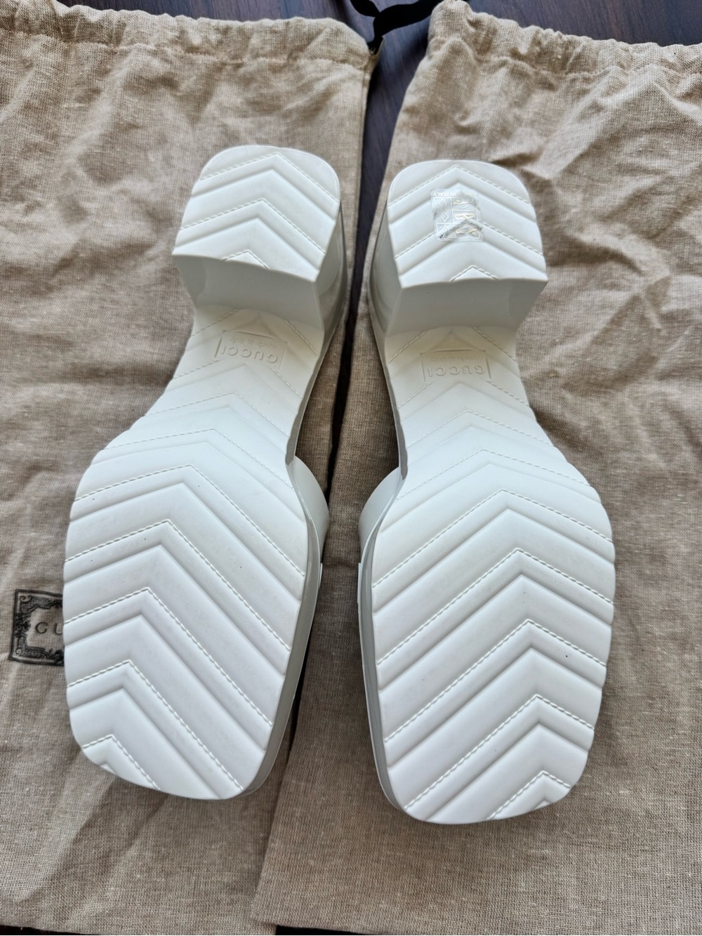 Gucci 60mm Slide Sandal White Rubber Embossed Logo Block Heel Slides - Picture 4 of 5